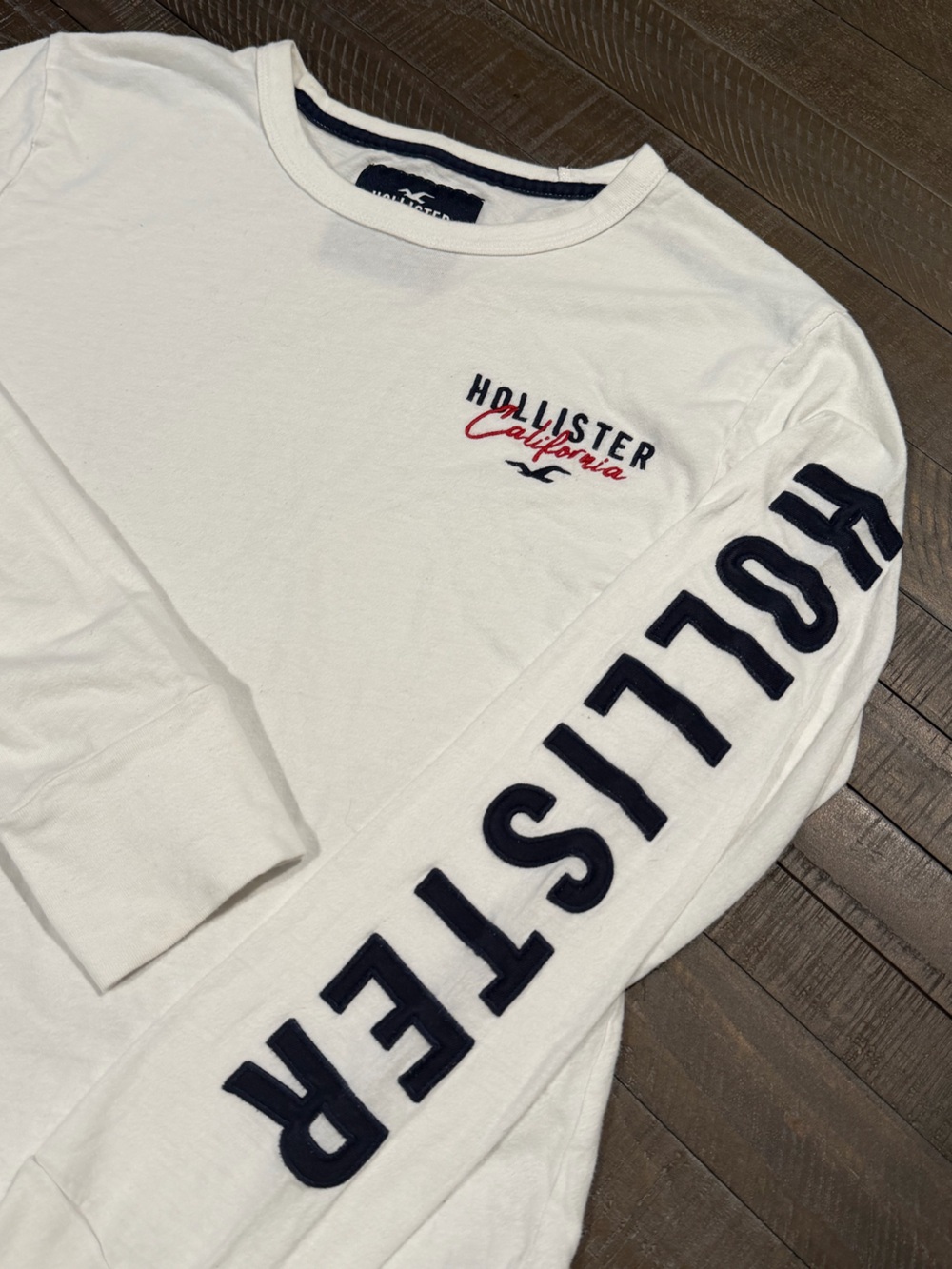 Hollister California Men’s XS White Logo Long Sleeve Shirt